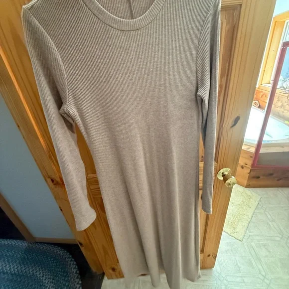 Mocha Ribbed Knit Side Slit Maternity Midi Dress - Picture 3 of 3